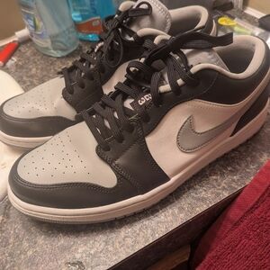 Jordan Men's Black and Gray Sneakers